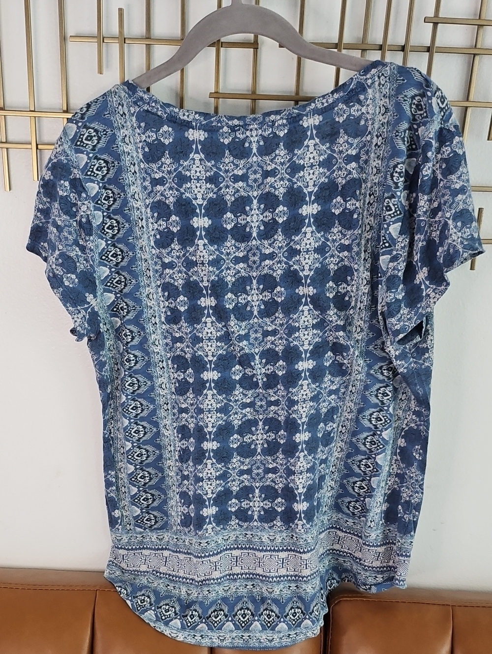 L- Lucky Brand- Blue Paisley Print Short Sleeve Tee - Picture 3 of 6
